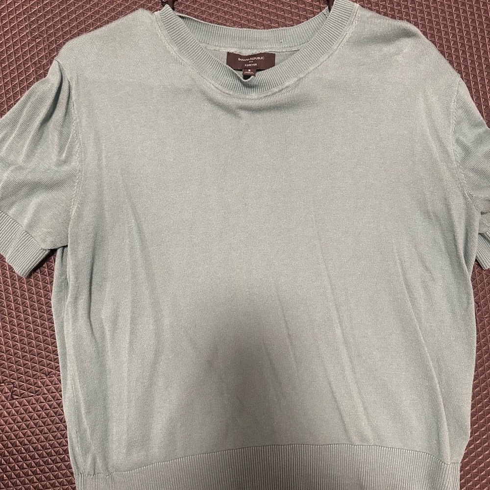 Banana Republic Light Gray Short Sleeve Tee
